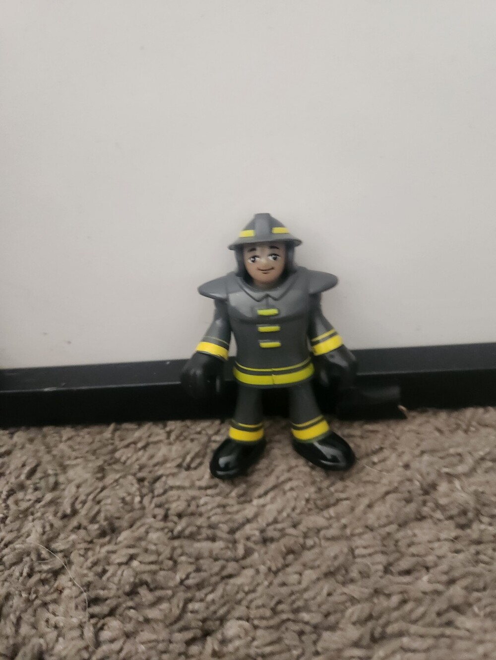 Fisher Price Imaginext Fireman Firefighter Rescue Action Figure 3"